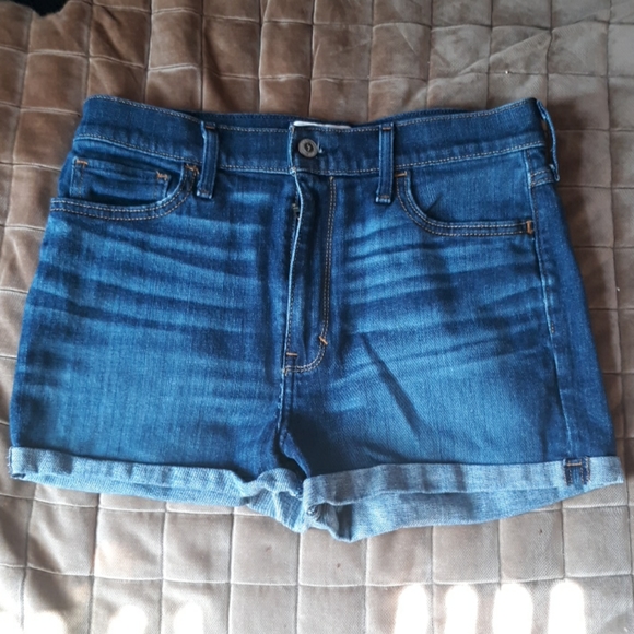 Hollister Pants - High waisted Hollister shorts
